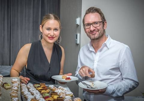 Lokaleröffnung, Büroeröffnung, Unternehmensevent, elegante Musik, stimmungsvolle Musik